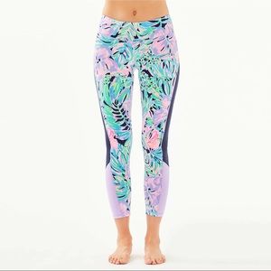 Lilly Pulitzer UPF 50+ LUXLETIC 26" WEEKENDER LEGGING